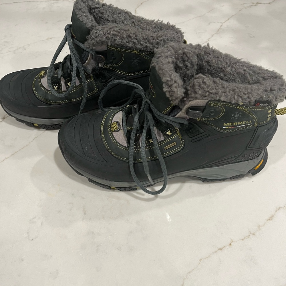 Merrell Women’s Primalo snow boot.Waterproof. Great condition, wore very little